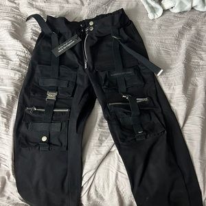 Veryyyyy cute and Tom boyish